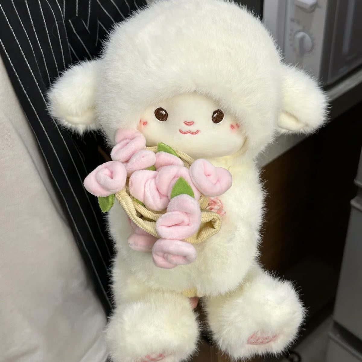 🐑The romantic lamb sends you flowers🌹